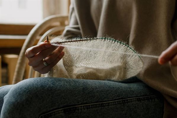 Bliv inspireret til dit næste strikkeprojekt med strikkeopskrifter fra Maskefabrikken