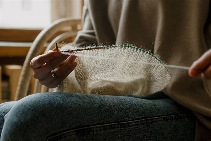 Bliv inspireret til dit næste strikkeprojekt med strikkeopskrifter fra Maskefabrikken