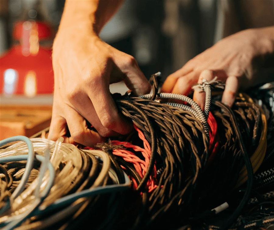 Av-Cables.dk har alt i forlængerledninger til udendørs brug