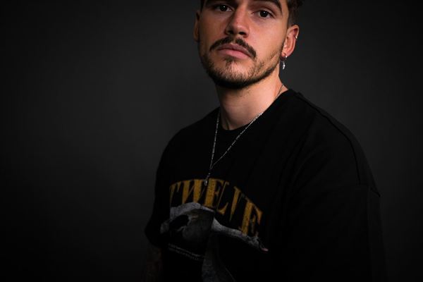 Øreringe til mænd – en stilfuld tilføjelse til enhver outfit